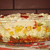 Sałatka gyros warstwowa