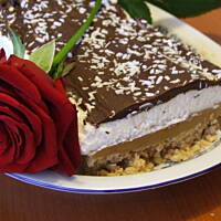 Ciasto karmelowo śmietanowe na okruszkowym spodzie