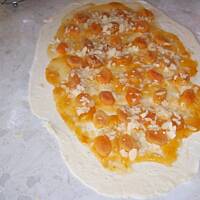 rolada morelowa z ciasta mrożonego