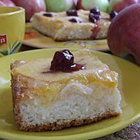 Jabłkowo- kokosowe ciasto z wisienką