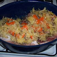 łopatka wieprzowa zasmażana  w kapuście kiszonej