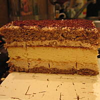 Sernik w cieście orzechowym