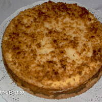 Sernik z brzoskwiniami i kokosową kruszonką