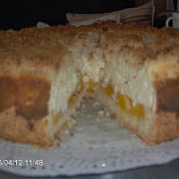 Sernik z brzoskwiniami i kokosową kruszonką