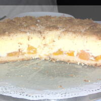 Sernik z brzoskwiniami i kokosową kruszonką