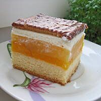 ciacho z bitą śmietaną