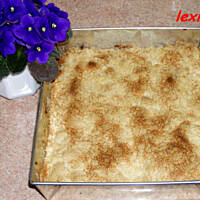 Pudding cake with crumble