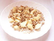 Fot. bing_translator, Oatmeal with apples and walnuts