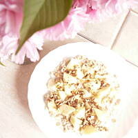 Owsianka z jabłkiem i orzechami