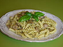 Fot. irena sikora, Makaron z pieczarkami i sosem pesto