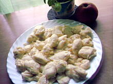 Fot. dankarz, Kluski serowe w sosie jabłkowo-śliwkowym