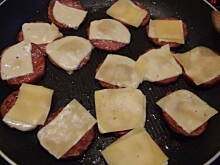 Fot. ilka76, Smażone kiełbaski z żółtym serkiem