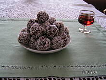 Fot. mlena, Trufelki z wiórkami kokosowymi