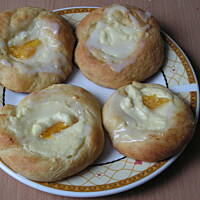 drozdzowki z serem albo rogaliki