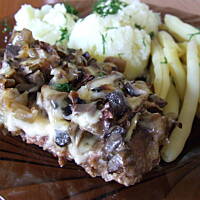 Karkówka z pieczarkami