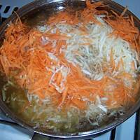 spagetti w sosie mięsno jarzynowym