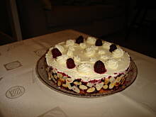 Fot. di, Tort z owocami leśnymi