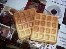 Fot. berenika6, chupiące gofry z bitą śmietaną i truskawkami