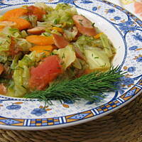 Młoda kapusta z berlinkami na słodko-kwaśno