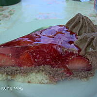 Biszkopt z masą budyniowo-maślaną i turskawkami