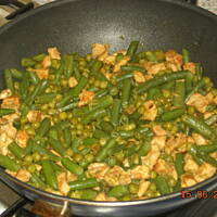 Pierś z kurczaka z fasolką i groszkiem