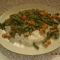 Pierś z kurczaka z fasolką i groszkiem