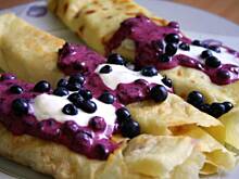 Fot. bing_translator, Pancakes with vanilla - blueberry filling