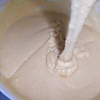 ciasto szybkościowe z czarną porzeczką