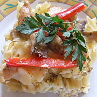 Zapiekanka makaronowa z kurczakiem i papryką