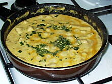 Fot. Delfix, sos cebulowy z filetami