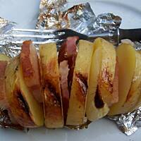 ziemniaki pieczone na grillu z niespodzianką