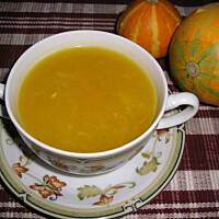 Zupa dyniowo-cebulowa z grzankami