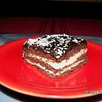 Czekoladowe ciasto z masą truskawkową