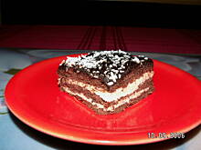 Fot. awonli, Czekoladowe ciasto z masą truskawkową