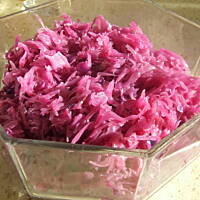 Surówka z czerwonej kapusty z cebulką