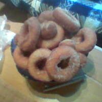 Puszyste obwarzanki w cukrowej panierce