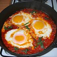 Jajko z pomidorem na ostro