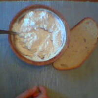 ser biały z cukrem i cynamonem