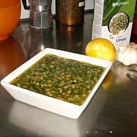 Zupa z zielonej soczewicy i szpinaku