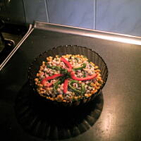 Sałatka z tuńczykiem w drobnych muszelkach