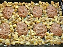 Fot. Malena, Kotlety mielone w ziemniaczanej kolderce