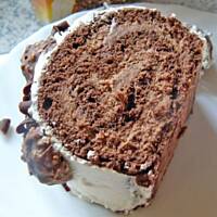 Rolada z kremem nugatowym