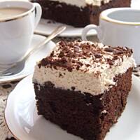 Ciasto z orzechami i cappuccino śmietanką