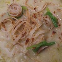 Zupa porowa z naleśnikowymi ślimakami