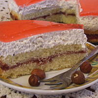 Orzechowo-malinowy torcik