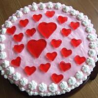 Tort biszkoptowo piankowy z serduszkami