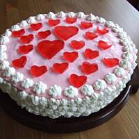 Tort biszkoptowo piankowy z serduszkami