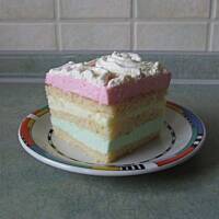 Tort biszkoptowo piankowy z serduszkami