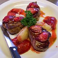 poledwica z dzika w sosie truskawkowym