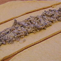 Paszteciki drożdżowe z nadzieniem pieczarkowym